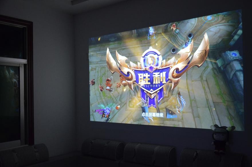 百吋大屏玩王者荣耀更爽我用光峰a1激光微投验一验